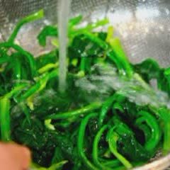 Cách Làm Cải Bó Xôi Trộn Đơn Giản Ngon Miệng Ở Nhà