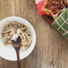 Cách làm Gỏi Gà Hành Tây không hăng với rau răm tại nhà
