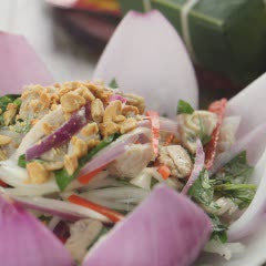 Cách làm Gỏi Gà Hành Tây không hăng với rau răm tại nhà