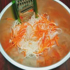 Cách làm gỏi su hào tôm
