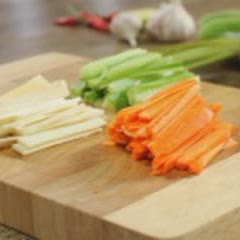 Cách làm Gỏi Tôm Thịt với củ hũ dừa đậm đà cho bữa tiệc