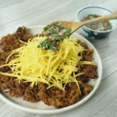 Cách làm gỏi xoài cá trê kiểu Thái