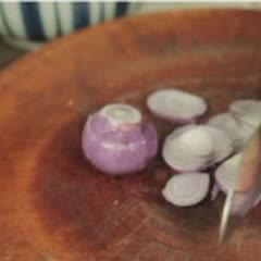 Cách làm gỏi xoài cá trê kiểu Thái