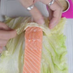 Cách làm Sốt chua cay mặn ngọt chấm cá hồi
