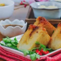 Cách Làm Món Bánh Chưng Chấm Sốt Tiêu Đen Béo Ngậy 