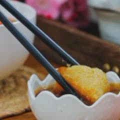 Cách Làm Món Bánh Chưng Chấm Sốt Tiêu Đen Béo Ngậy 