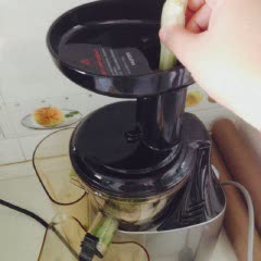Cách làm nước ép táo dưa leo cần tây