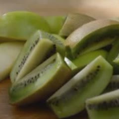Cách làm nước ép táo kiwi