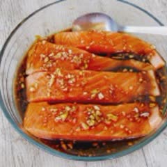 Cách làm cá hồi tẩm nước tương nướng