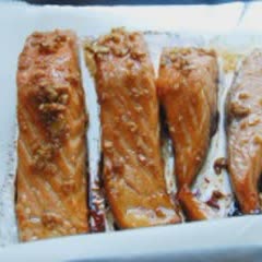 Cách làm cá hồi tẩm nước tương nướng