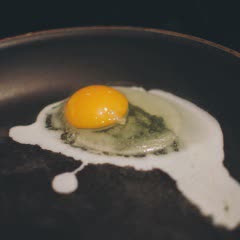 Cách làm măng cuộn thịt xông khói nướng trứng