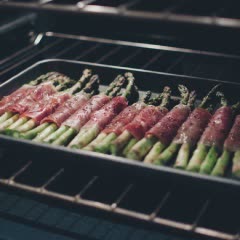 Cách làm măng cuộn thịt xông khói nướng trứng