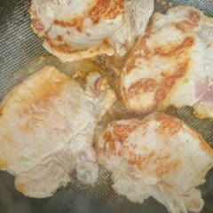 Cách làm Sườn cốt lết nướng sữa bằng chảo