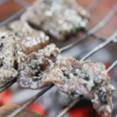 Cách làm thịt heo nướng mè đen