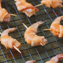 Cách làm Thịt hun khói cuộn tôm