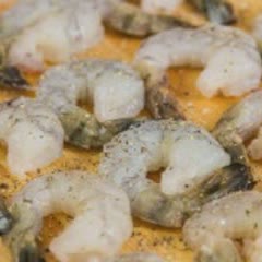 Cách làm tôm lăn dừa nướng giòn