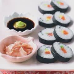 Cách làm kimbap cuộn cá hồi