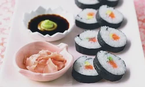 Cách làm kimbap cuộn cá hồi