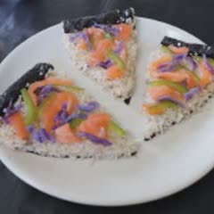 Cách làm Pizza cơm cá hồi ăn sống