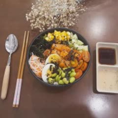 Cách làm Poké Salad Cơm Nhật Cá Hồi Sống đơn giản thanh mát