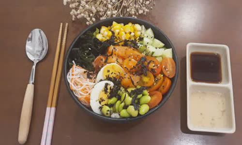 Cách làm Poké Salad Cơm Nhật Cá Hồi Sống đơn giản thanh mát