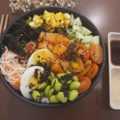Cách làm Poké Salad Cơm Nhật Cá Hồi Sống đơn giản thanh mát