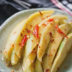 Cách làm Xoài Ngâm Mắm Ớt giòn sựt chua mặn hấp dẫn