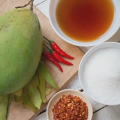 Cách làm Xoài Ngâm Mắm Ớt giòn sựt chua mặn hấp dẫn