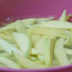Cách làm Xoài Ngâm Mắm Ớt giòn sựt chua mặn hấp dẫn