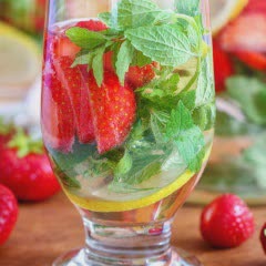 Cách làm Nước chanh dâu bạc hà detox