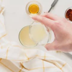 Cách làm Nước detox chanh mật ong quế