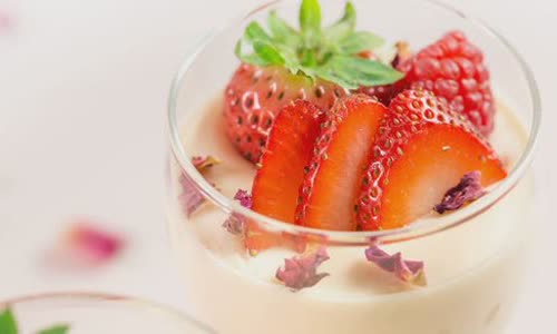 Cách Làm Panna Cotta Hoa Hồng Mềm Mịn Thơm Ngon