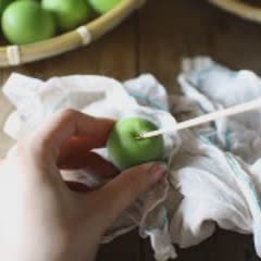 Cách làm rượu mơ xanh ngâm đường phèn