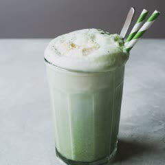 Cách làm soda matcha phủ kem