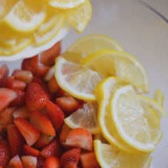 Cách pha Strawberry Lemonade cực ngon cho ngày hè oi bức