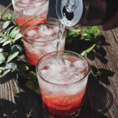 Cách pha Strawberry Lemonade cực ngon cho ngày hè oi bức