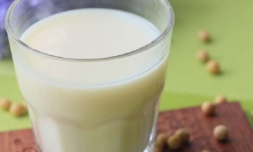 Cách làm sữa đậu nành bằng máy xay sinh tố