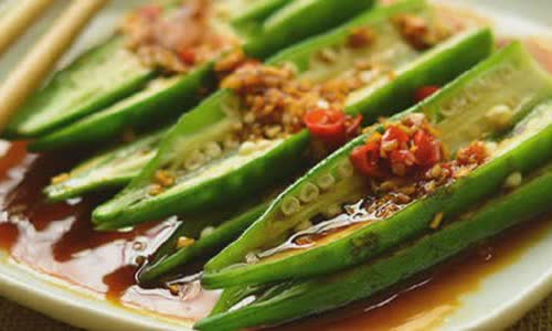 Cách làm đậu bắp luộc rưới sốt tỏi ớt