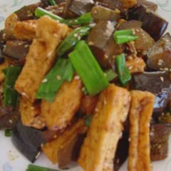 Cách làm Đậu Hũ Kho Cà Tím lạ miệng với tương đậu đen