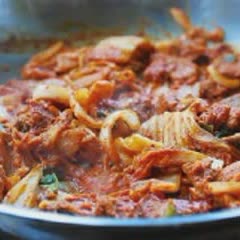 Cách làm đậu hũ sốt kimchi thịt heo