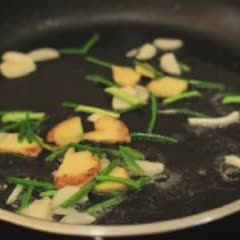 Cách làm đậu hũ xào nấm hương