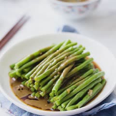 Cách làm đậu đũa luộc rưới sốt mè