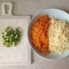 Cách làm bánh cà rốt khoai tây chiên