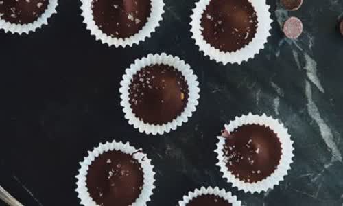 Cách làm Bánh cupcake chocolate bơ đậu phộng