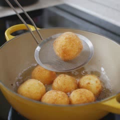 Cách làm bánh khoai tây nhân phô mai