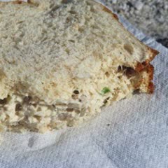 Cách làm Bánh kì kẹp salad cá ngừ