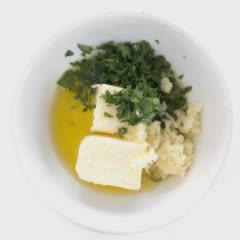 Cách làm Bánh mì phết bơ tỏi nướng