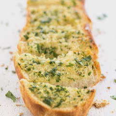 Cách làm Bánh mì phết bơ tỏi nướng