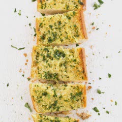 Cách làm Bánh mì phết bơ tỏi nướng