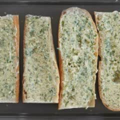 Cách làm Bánh mì phết bơ tỏi nướng